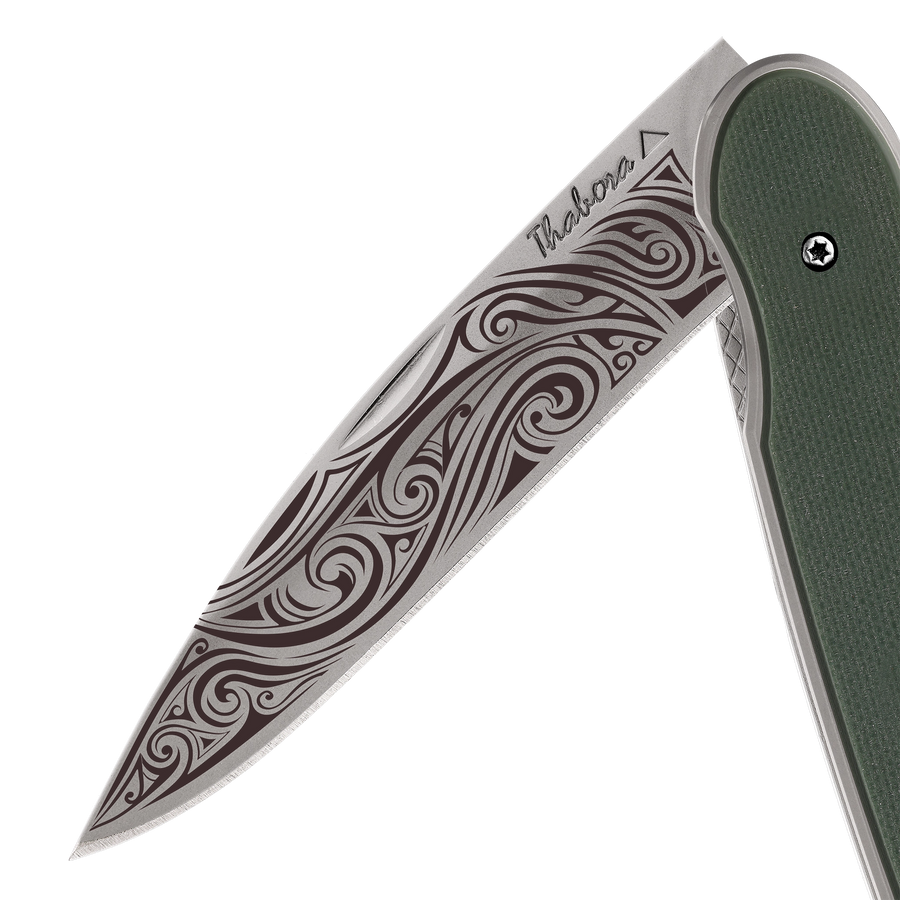 Couteau acier finition titane gris plaquette pleine résine g10 kaki motif «volutes»
