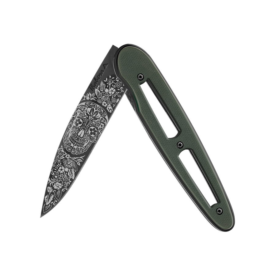 Couteau acier finition titane noir plaquette ajourée résine g10 kaki motif «tête mexicaine»