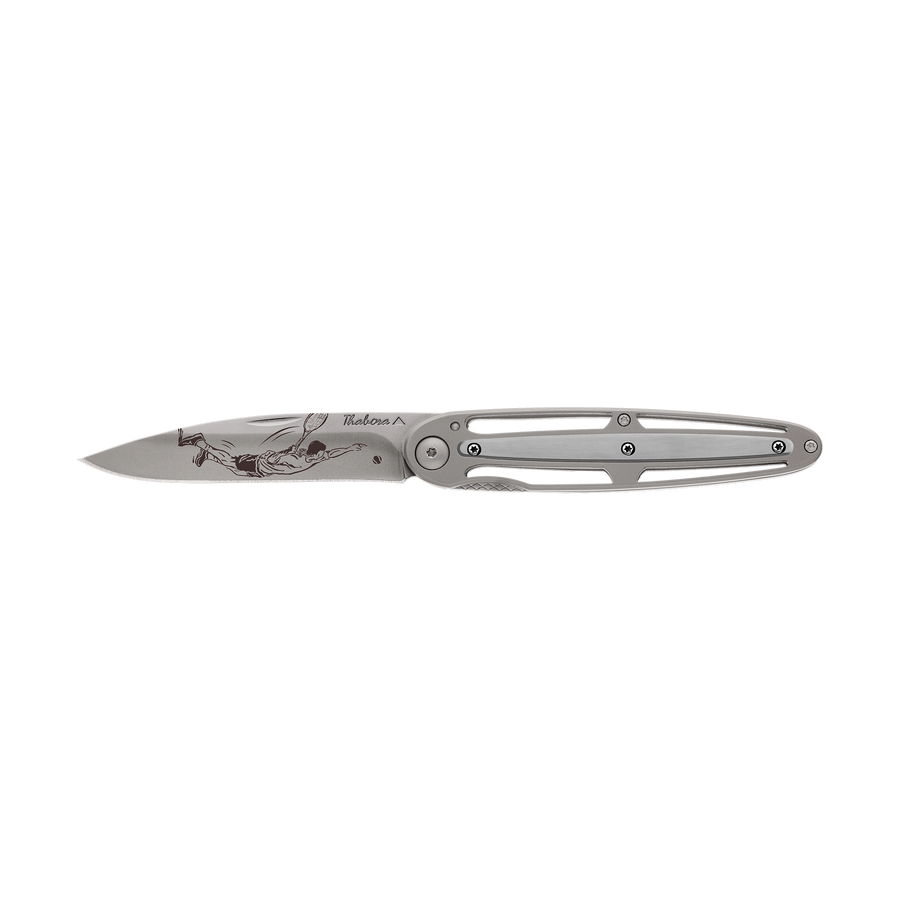Couteau acier finition titane gris plaquette centrale acier brossé motif «tennisman»