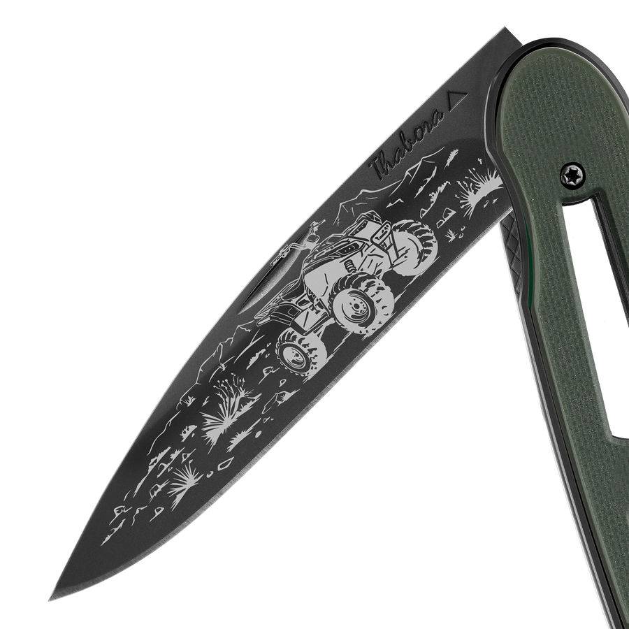 Couteau acier finition titane noir plaquette ajourée résine g10 kaki motif «quad»
