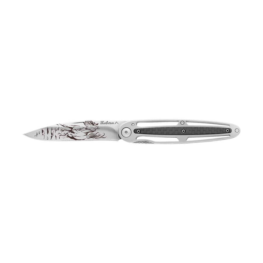 Couteau acier finition brillante plaquette centrale carbone motif «cheval»