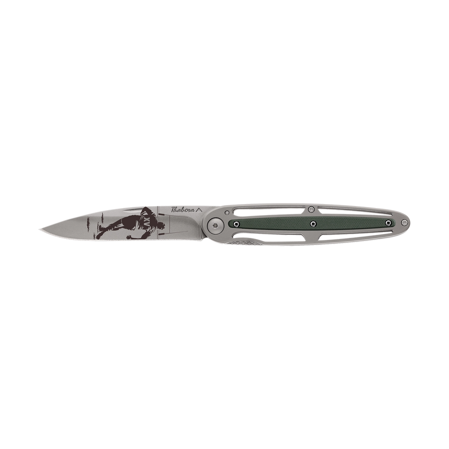 Couteau acier finition titane gris plaquette centrale résine g10 kaki motif «rugby»