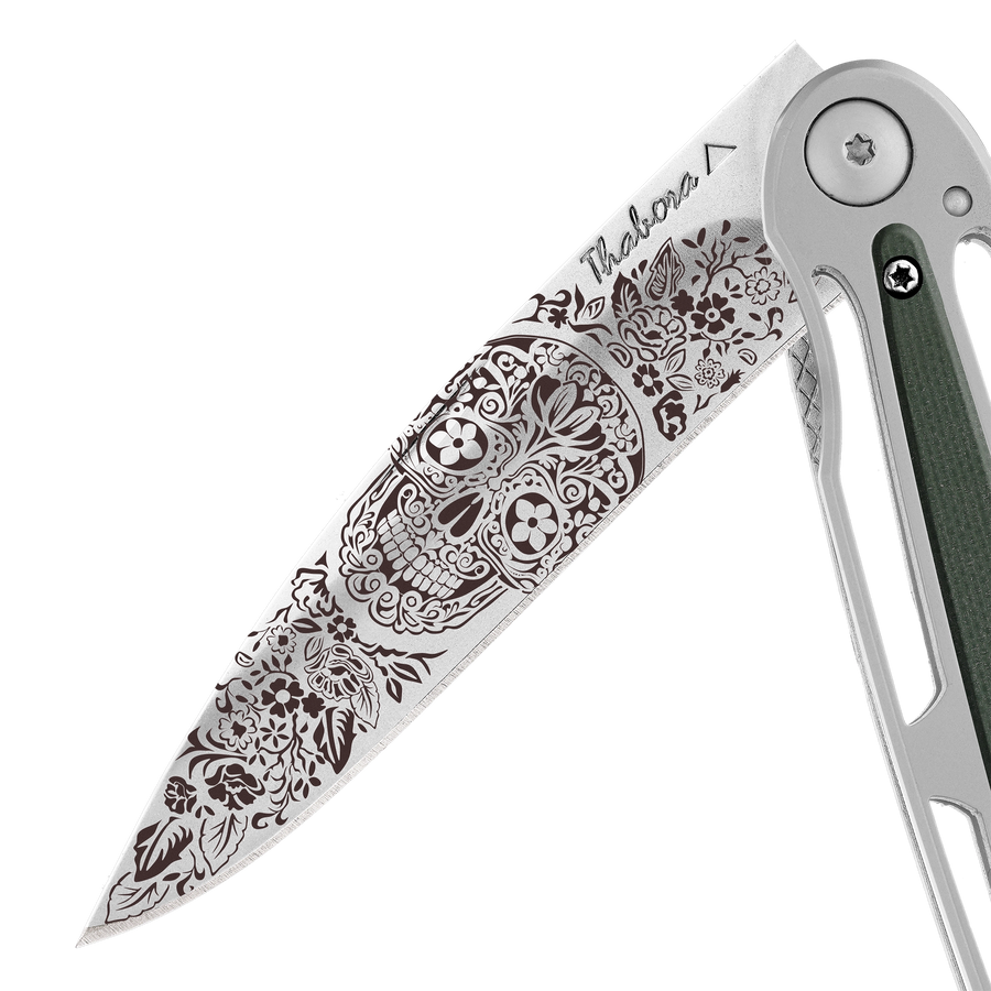 Couteau acier finition brillante plaquette centrale résine g10 kaki motif «tête mexicaine»