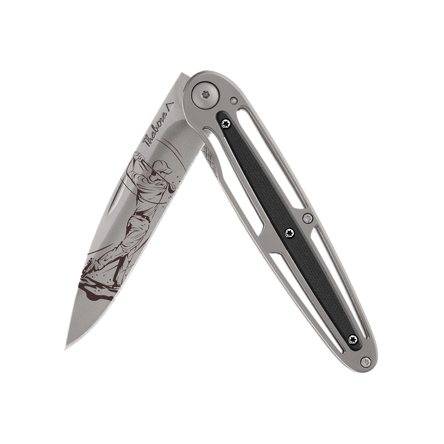 Couteau acier finition titane gris plaquette centrale résine g10 noir motif «golfeur»