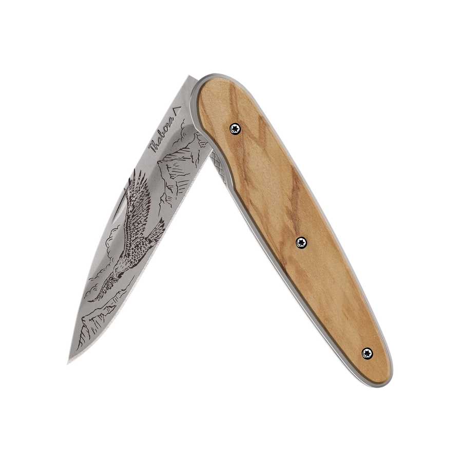 Couteau acier finition titane gris plaquette pleine bois clair motif «aigle»