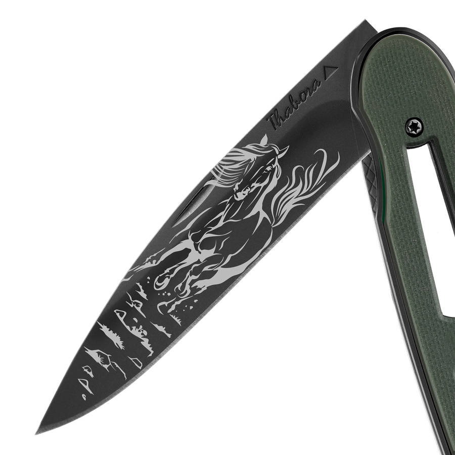 Couteau acier finition titane noir plaquette ajourée résine g10 kaki motif «cheval»